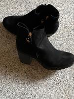 Tolle Stiefeletten von ESPRIT in Wildleder schwarz Gr. 41 Rheinland-Pfalz - Merkelbach Vorschau