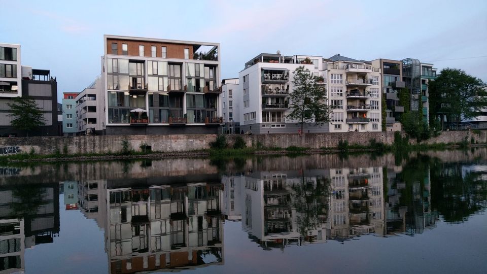 Direkt an der Fulda: Helles Eck-Ladenlokal (opt. möbliert) in Kassel