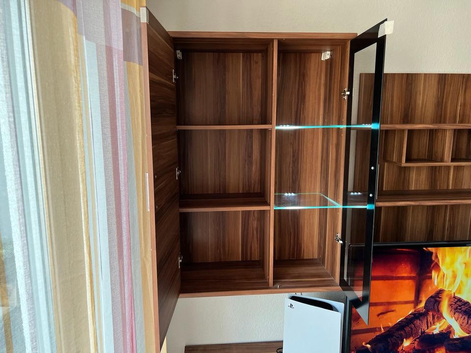 Moderne Wohnwand, TV-Board, Fernseh Schrank, Vitrine, Holz Glas in Pforzheim