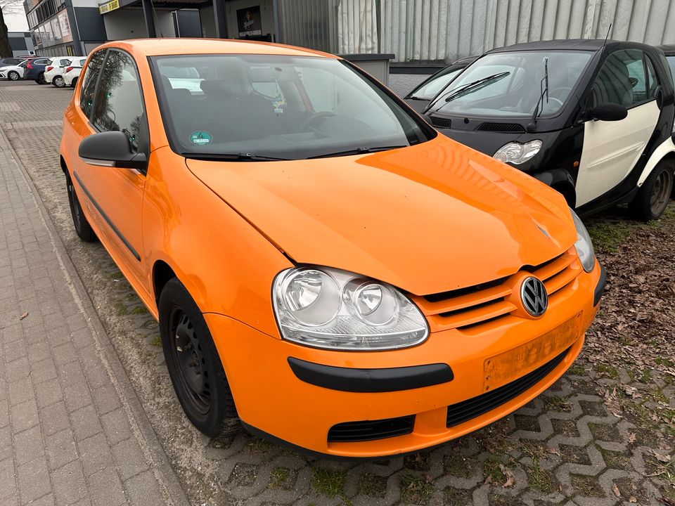 Volkswagen Golf V 5 Orange 1.6 Schlachtfest Schlachter Teile in Kaltenkirchen