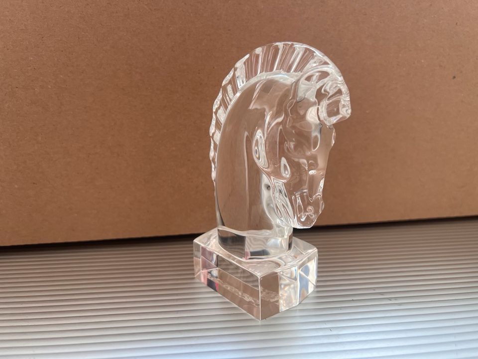 Glas - Skulptur Pferdekopf Pferd Springer Schachfigur in Neumünster