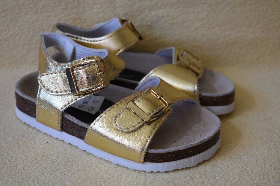 NEUE Sandalen Schuhe goldig Baby Girl Mädchen Gr. 27 in Thale