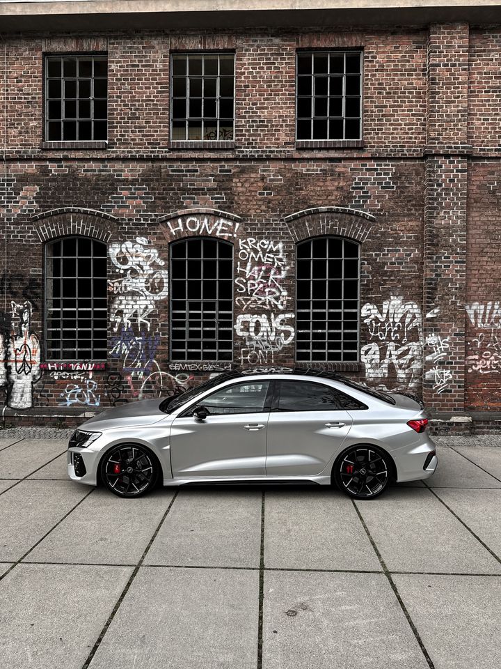 Audi rs3 8y mit laufender Garantie ! Inspektion & bremsen neu in Dortmund