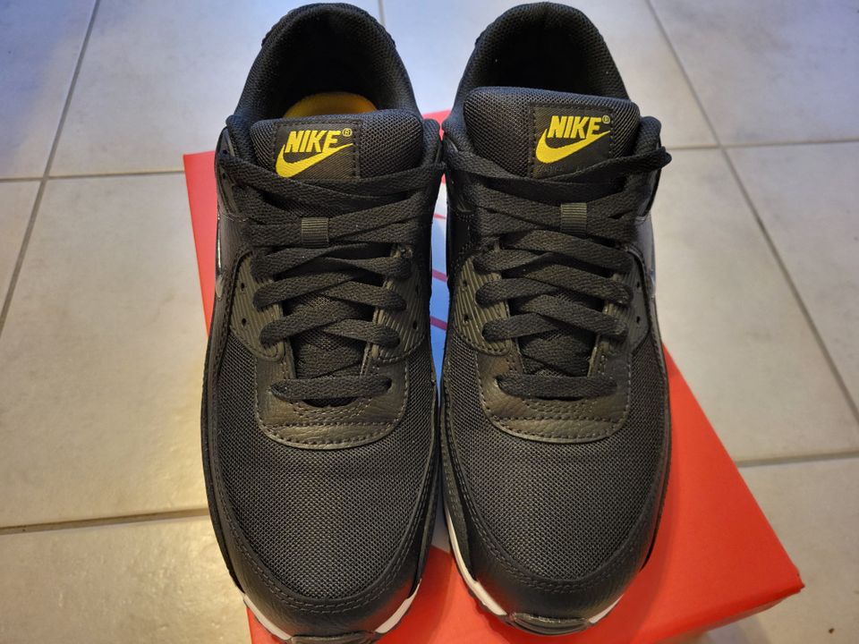 Nike Air Max 90 Herren Sneaker schwarz / weiß Größe 44 in Sittensen