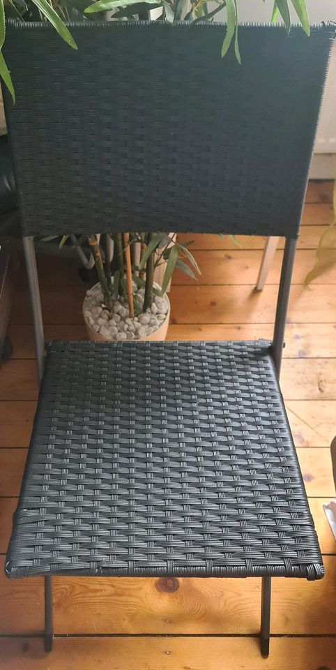 Klapptisch Tisch schwarz Metall Rattan Effekt ca. 60x60 cm NEU in Hannover
