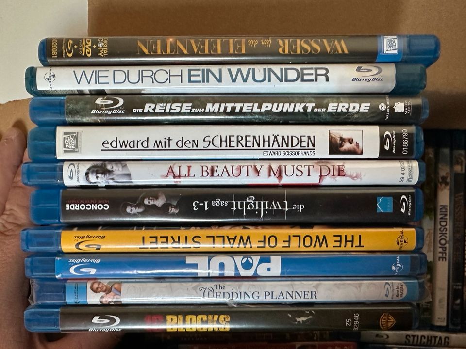 DVD und BluRay Sammlung teilweise eingepackt in Arbach