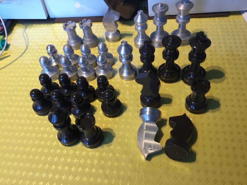Schachfiguren Metall Alu massiv groß  einzigartig  - Top ! in Freising