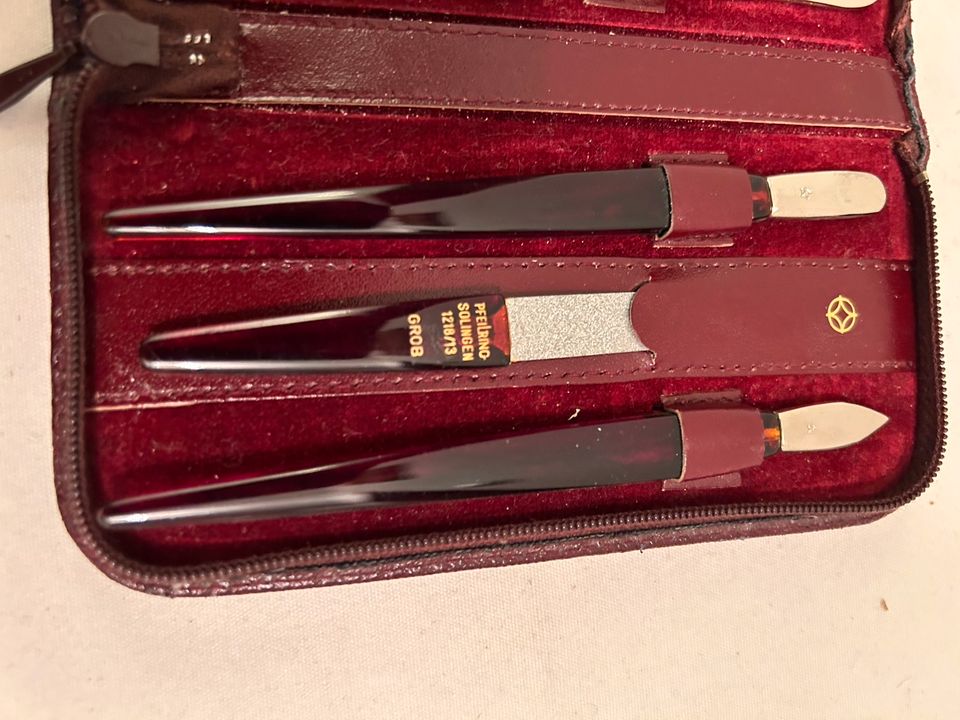 Maniküre Etui PFEILRING NEU 7-teilig rotes Lederetui in  Aubing-Lochhausen-Langwied - Aubing | eBay Kleinanzeigen ist jetzt  Kleinanzeigen