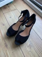 Schwarze High Heels Pumps Silvester Weihnachten Gr. 39 Hannover - Linden-Limmer Vorschau