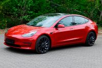 Tesla Model 3 Performance rot 12/2021 mit USS MwSt. ausweisbar Rheinland-Pfalz - Niederzissen Vorschau