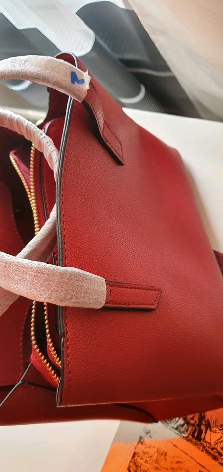 Leder Handtasche rot neu in Hamburg