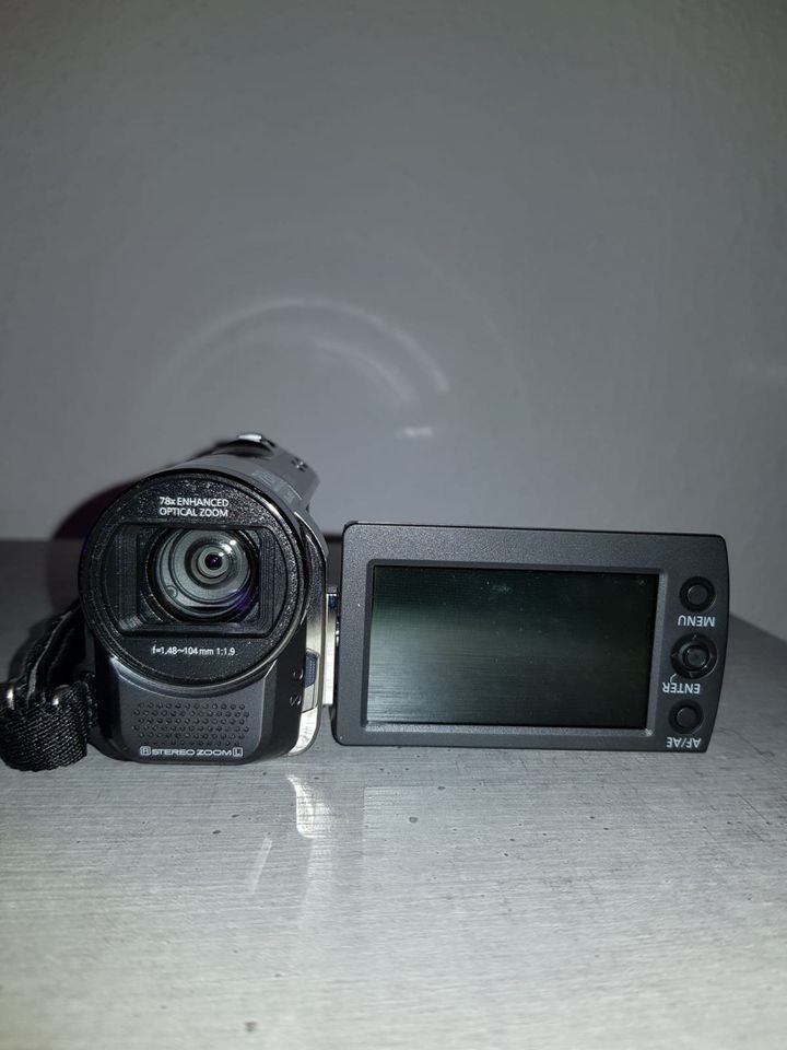 Panasonic Videokamera SDR-S70 in Haßmersheim