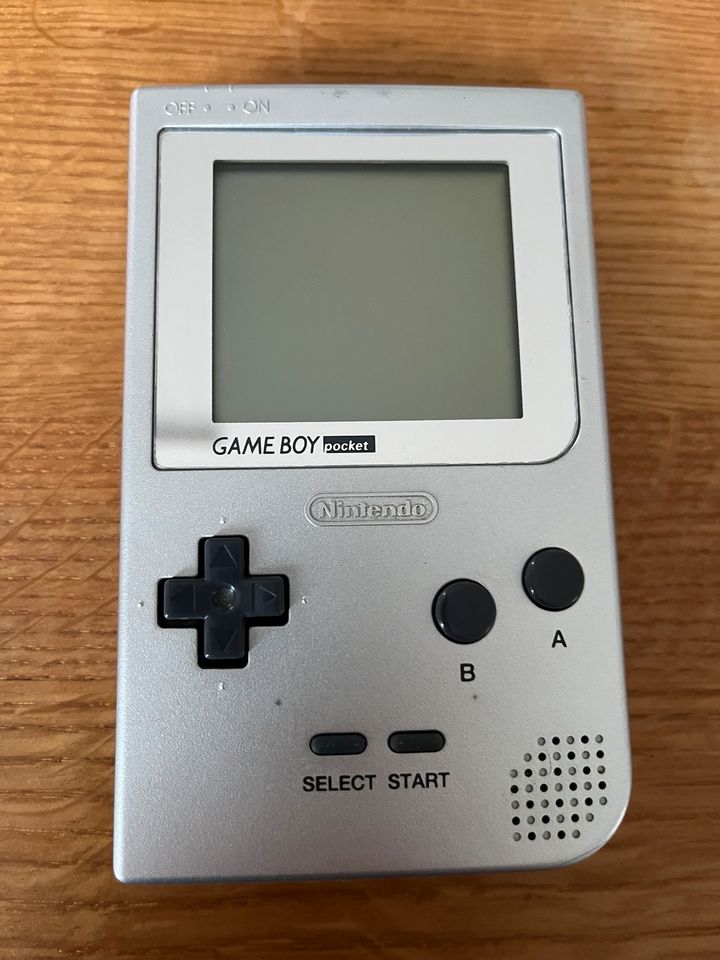 Nintendo Gameboy Pocket mit Hülle in Hildesheim