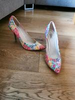 Guess Pumps High Heels blumig Gr 38 Bayern - Regensburg Vorschau
