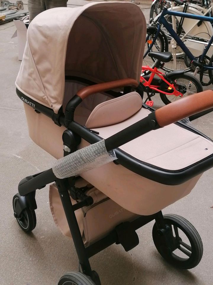 Dubatti one Kinderwagen + Winterschlafsack, Schirm, extra Räder in Berlin