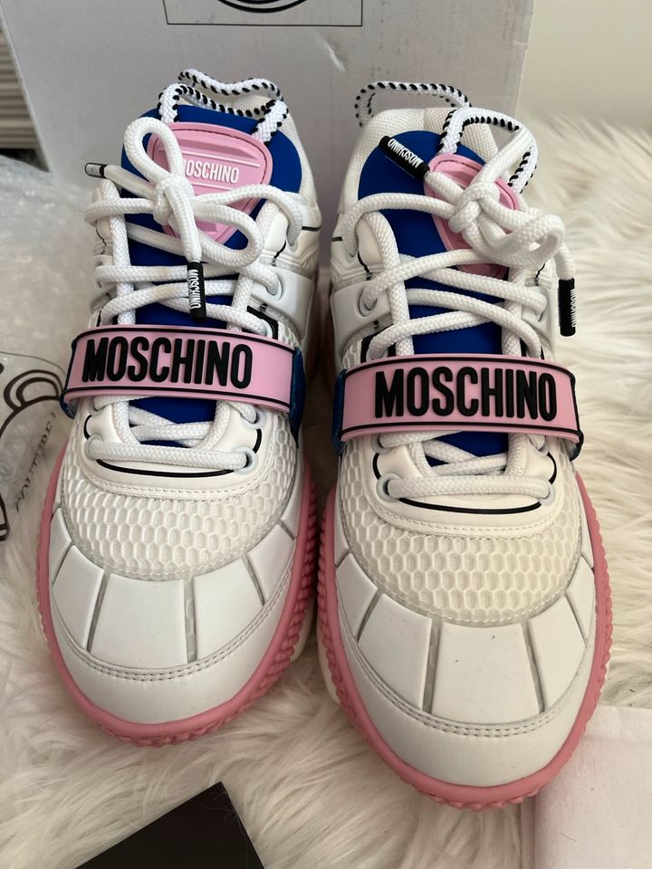 Moschino Teddy Sneaker Gr.39 in Kassel