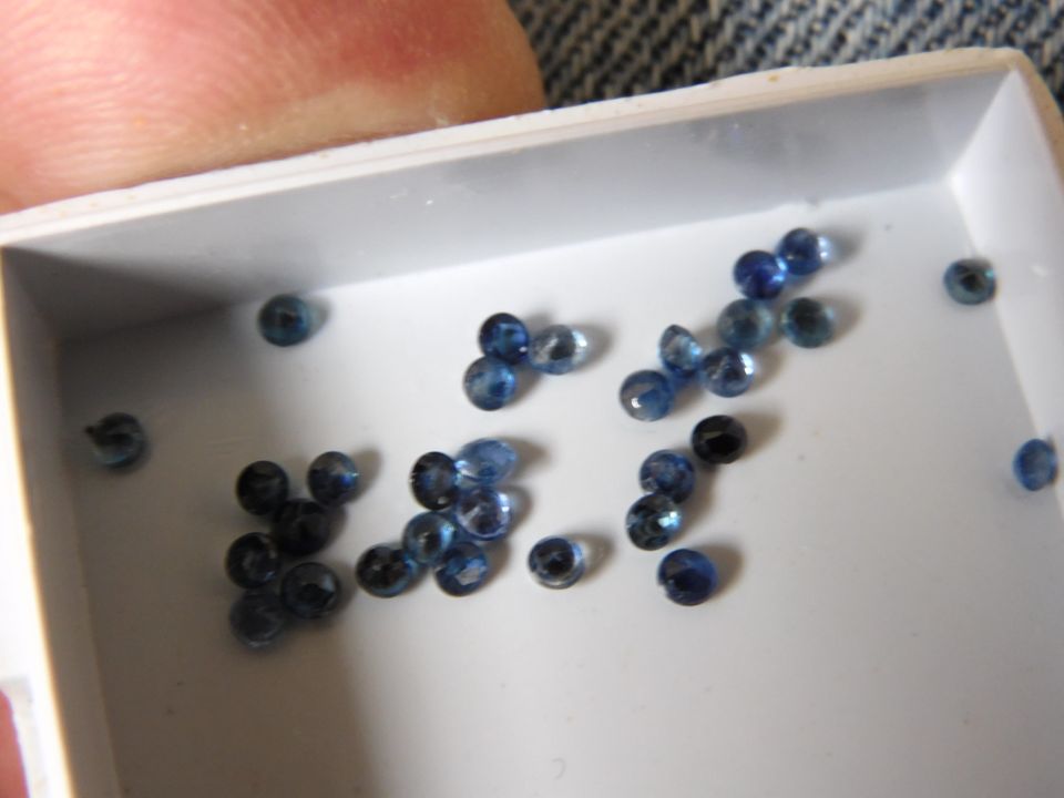 kalibrierte Siam Blausaphire  2,0 und 2,1 mm 1,665 Karat in Essen