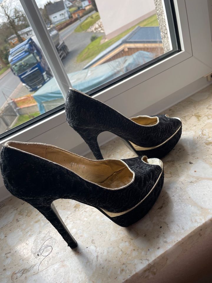 High Heels Schwarz gold Gr. 37 in Jünkerath