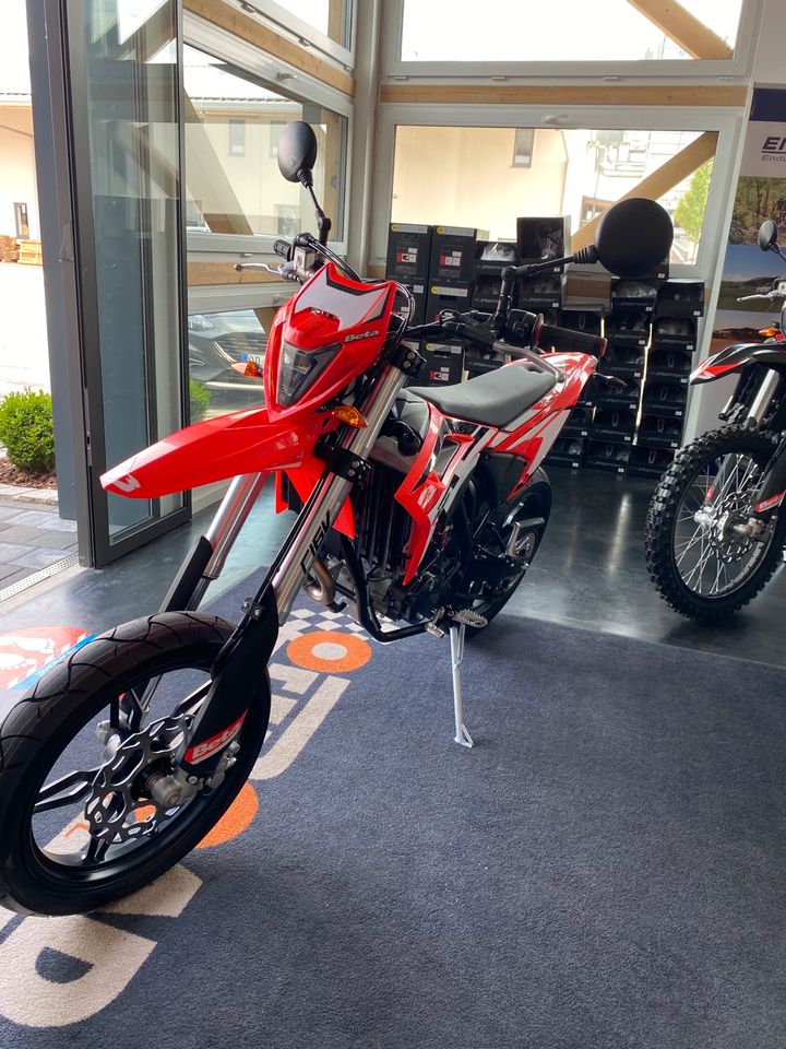 Neufahrzeug Beta RR 125 Motard T Supermoto 2023 sofort lieferbar in Neuching