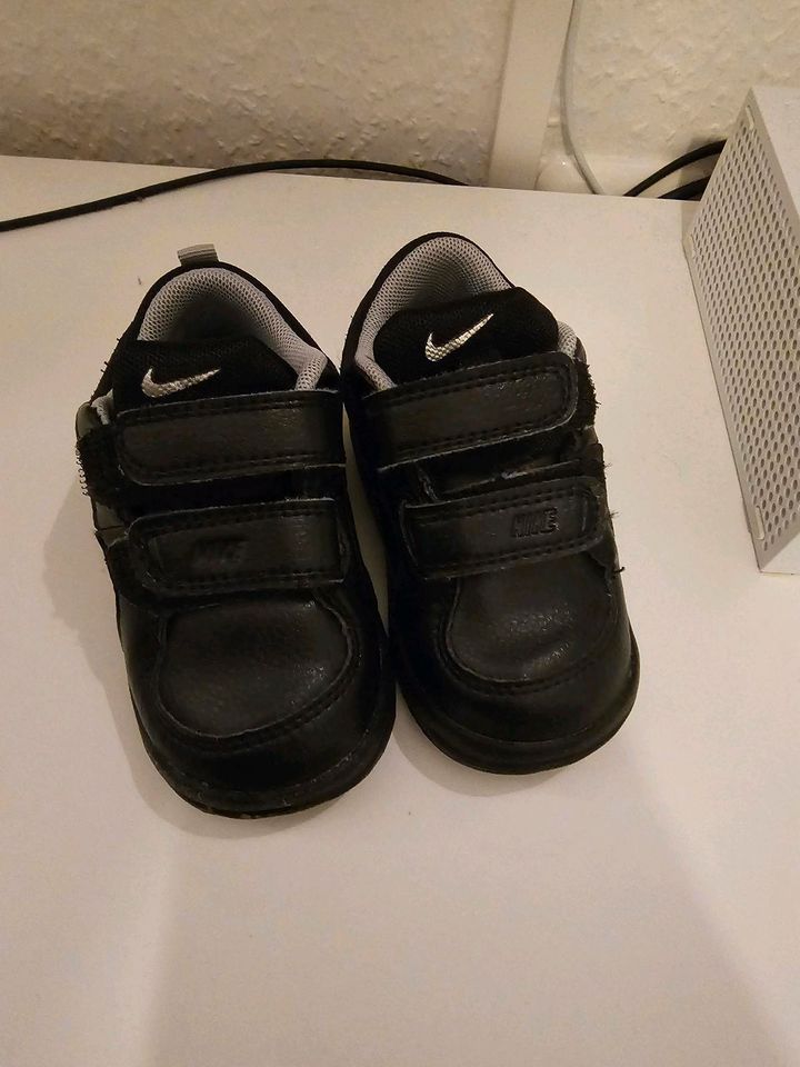 Nike Baby Sneaker gr. 21 in Wiesbaden