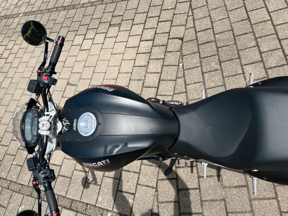 Ducati Monster 696+ ABS / 3500km in Leonberg