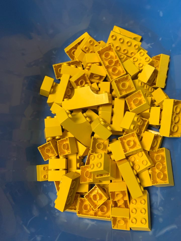 Lego Duplo Steine in verschiedenen Größen und Farben in Babenhausen