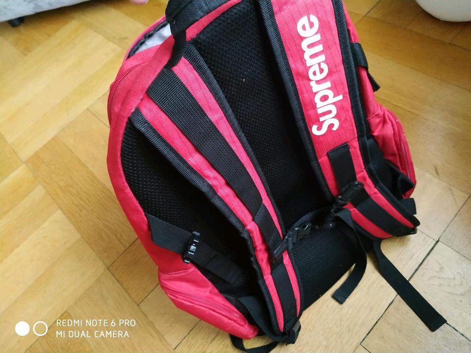 Sehr schöner und hochwertiger Rucksack von Supreme in Leipzig