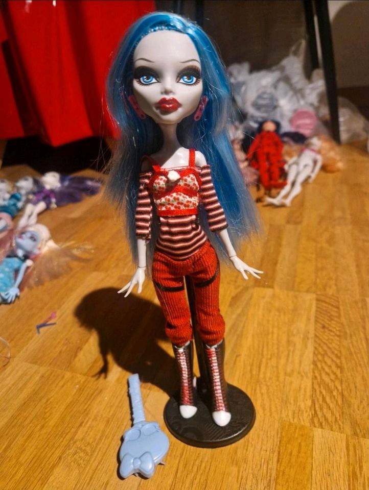 Monster High Puppen Sammlung - Draculaura Lagoona Abbey Ghoulia in Köln