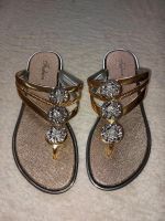 Sandalen Gr. 39 Latschen gold silber Party Steine Berlin - Spandau Vorschau