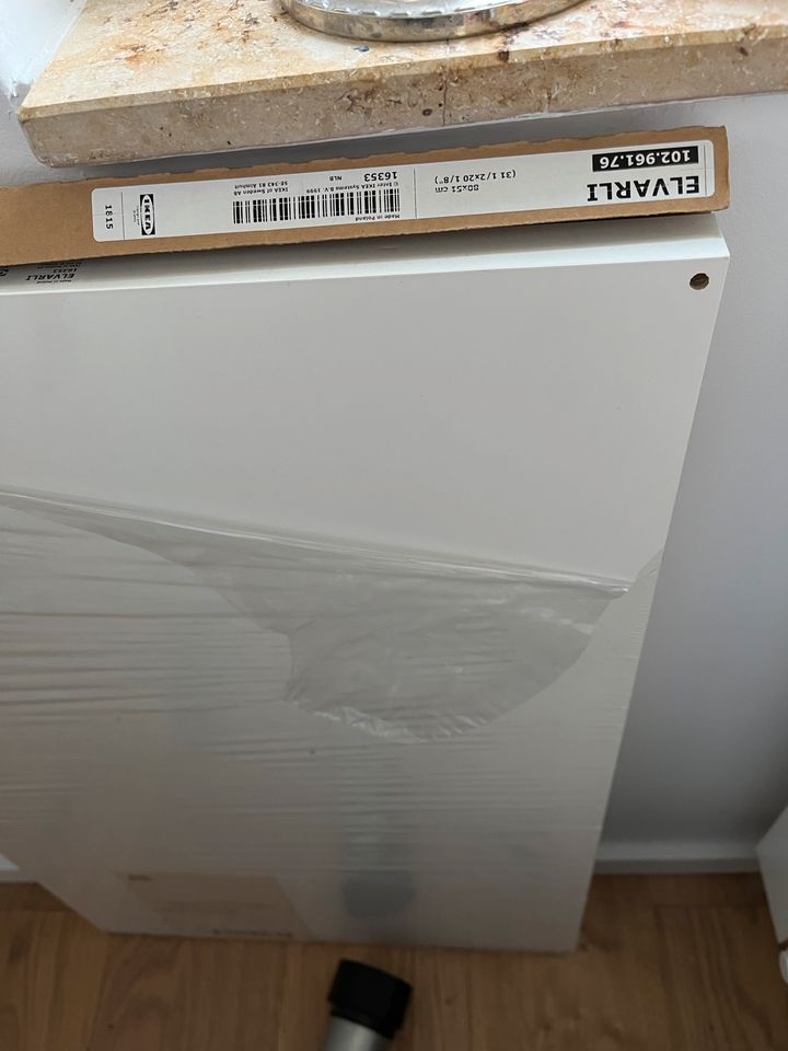 Offener Kleider Schrank elvarli Ikea +Regal in Weinböhla