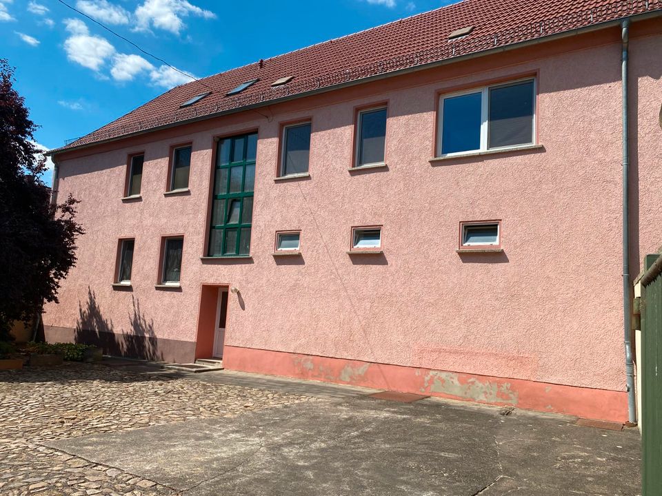 Wohnhaus mit Garagen im Herzen von Neuhirschstein in Stauchitz