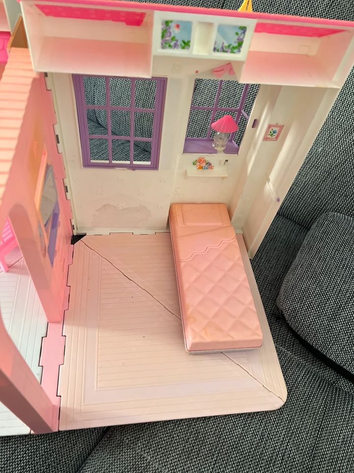 Barbie Haus Villa klappbar 90er groß Sommerhaus Vintage groß in Leipzig