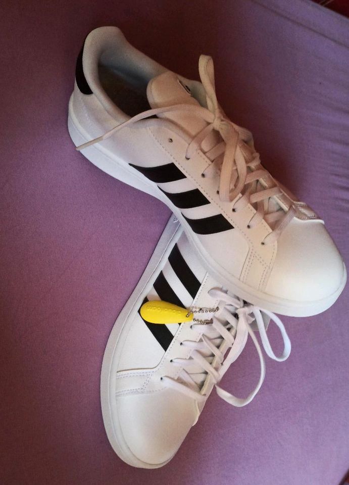 Adidas Schuhe, Damen Sportschuhe Gr. 43,1/2 in Berlin - Schöneberg | eBay  Kleinanzeigen ist jetzt Kleinanzeigen