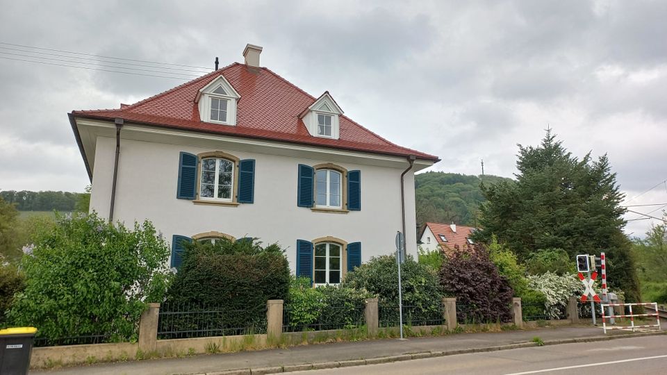Kernsanierte Maisonette-Wohnung mit Garten in einer repräsentativen Villa +++ RE/MAX Weil am Rhein +++ in Staufen im Breisgau