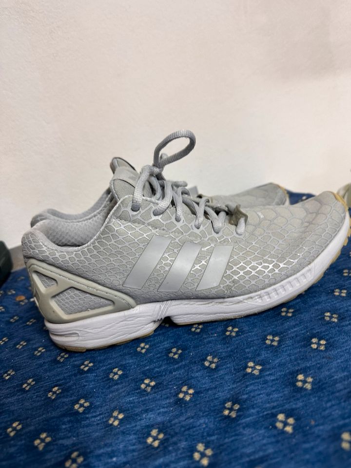 Adidas Schuhe 42 in Steinhagen