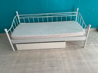 Metall Bett (weiss) mit Matratze für 70€ Berlin - Mitte Vorschau