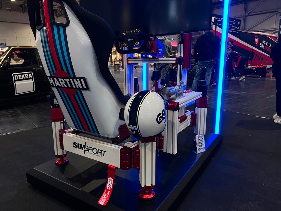 SimRacing Full Motion Simulator GetCloserRacing SimSport Martini in Dortmund