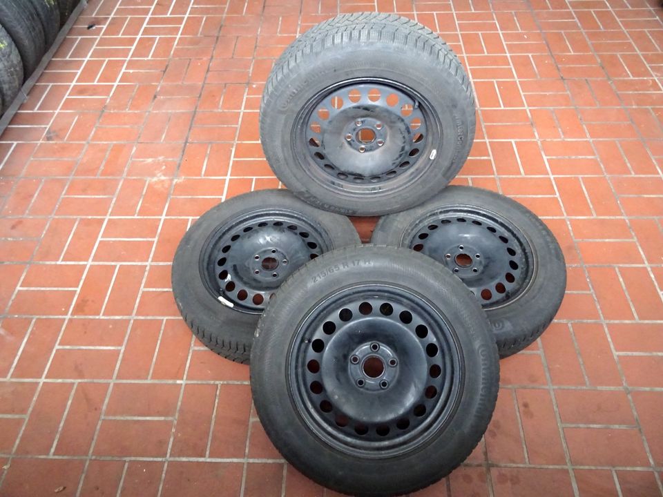 4x Winterreifen 215 / 65 R17 99H auf orig. VW Tiguan Felgen in Bad Harzburg