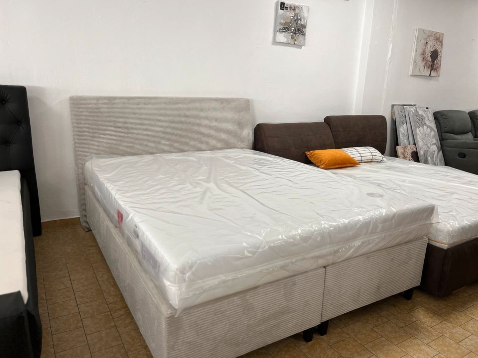 Boxspringbett / Bett / Schlafzimmer / Matratzen / Toper / in Preußisch Oldendorf