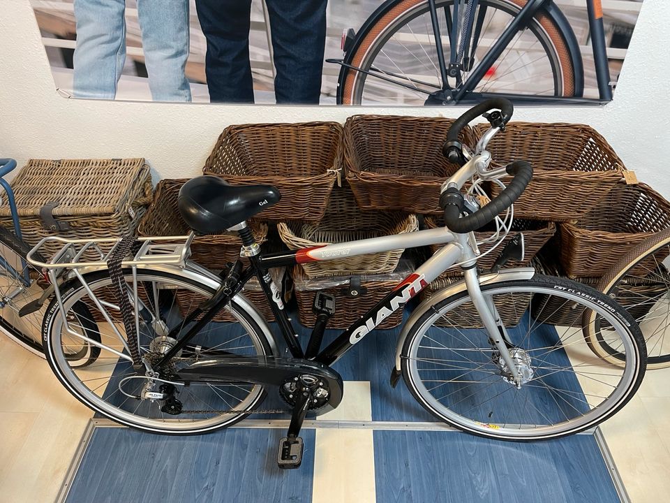 Giant Tourer Hollandrad Herrenfahrrad Fahrrad 28 Zoll in Mönchengladbach