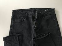 Calvin Klein Jeans Hose schwarz 30/32 sehr guter Zustand Niedersachsen - Giesen Vorschau