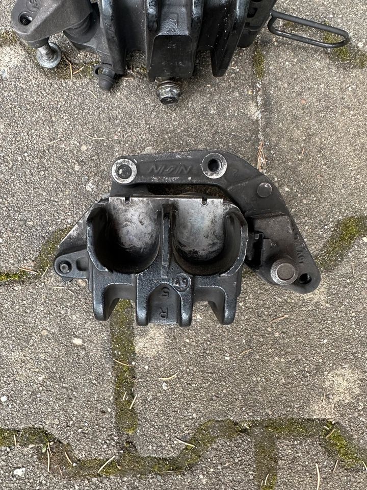 Suzuki GSF 600 Bandit GN77B Bremssattel hinten und vorne in Herbrechtingen