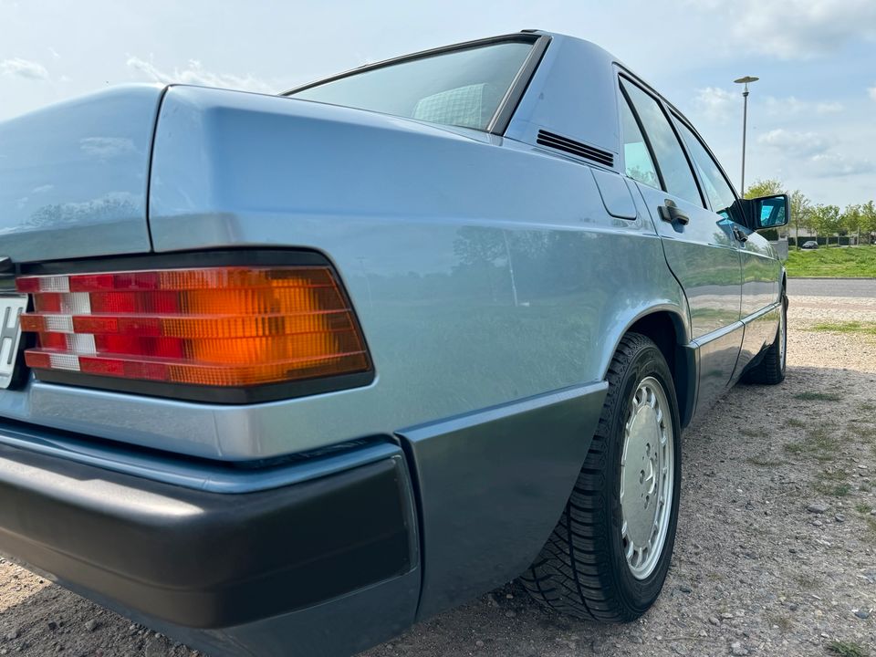 MERCEDES W201 OLDTIMER 190er Baby-Benz blau TOP in Berlin