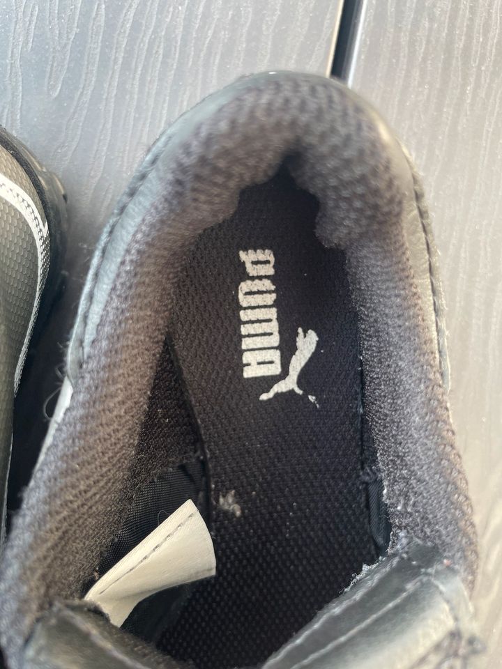 Sehr gut erhaltene Kinder Fußballschuhe von Puma in Gr. 31 in Meckenheim