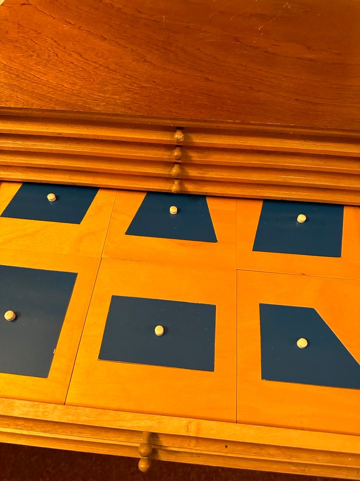 Schubladen Schrank mit geometrischen Formen 50er Jahre rar in Aschersleben