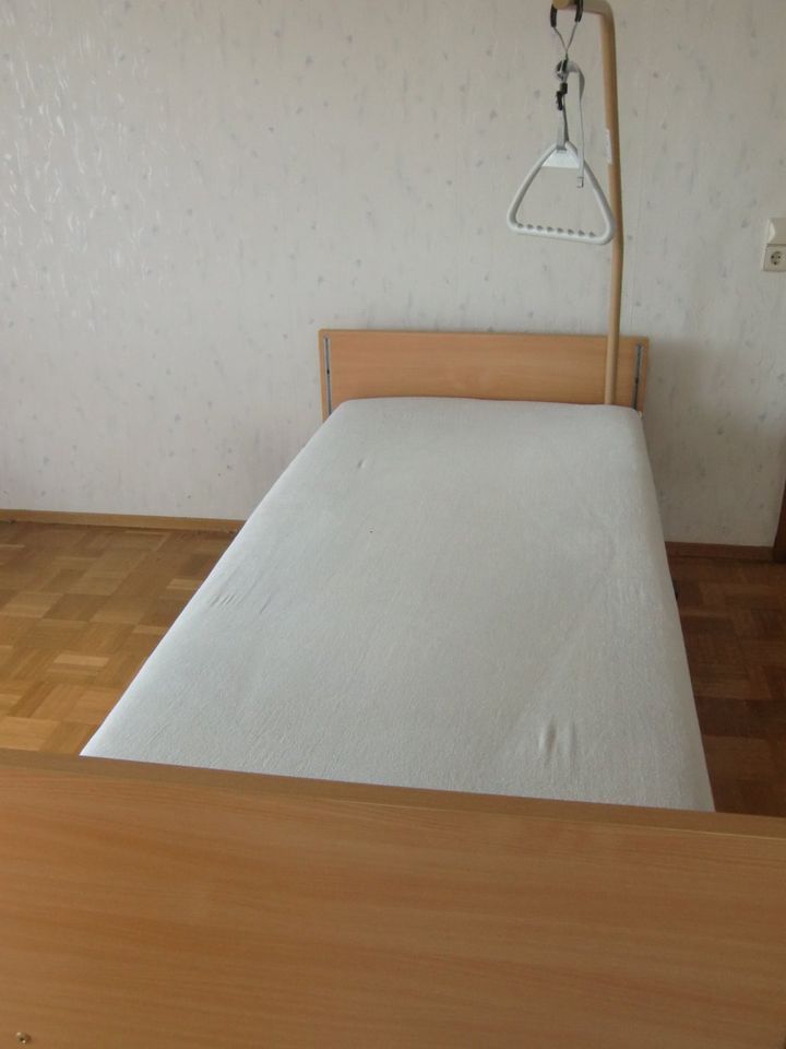 Pflegebett / Krankenbett Westfalia IV in Hohenstadt