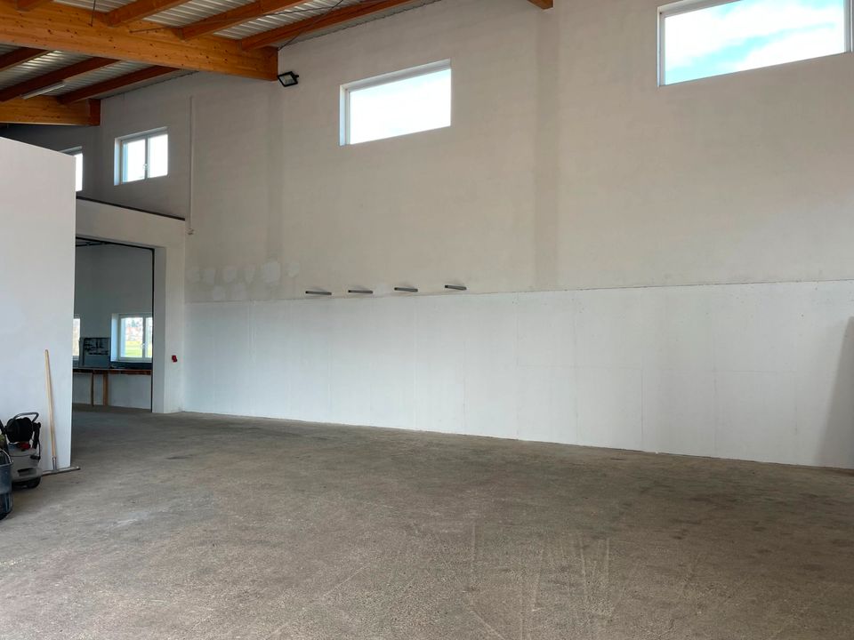 Hallen Lagerhallen mit Sozialraum und WC zu vermieten in Mallersdorf-Pfaffenberg