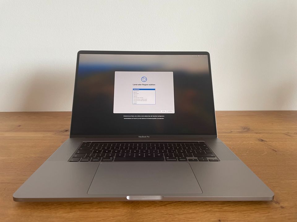 16“ MacBook Pro Spacegrey Late 2019 in Köln