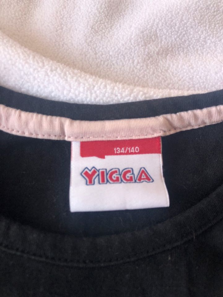 Tshirt ❤️ yigga Eis 134 140 in Berlin