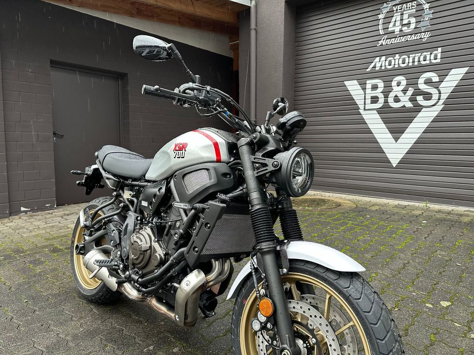 Yamaha XSR700 X-Tribute LED Modelljahr 2023 in Hanau